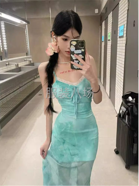 可拆卸度假性感显瘦沙滩裙胸垫网纱海边2026法式绿色印花-第2张图片