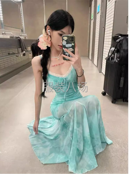 可拆卸度假性感显瘦沙滩裙胸垫网纱海边2026法式绿色印花-第3张图片