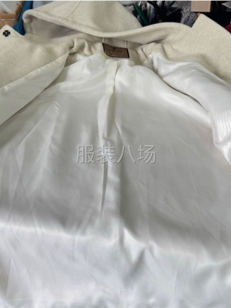寻长期合作女装工厂（稳定订单）牛角扣大衣-第4张图片
