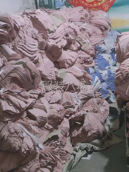 服装加工厂人多出货快，-第1张图片
