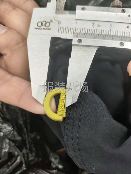 需要这个冲锋衣上的标，有的联系我-第3张图片