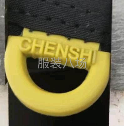 需要这个冲锋衣上的标，有的联系我-第1张图片