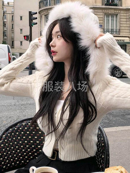 2026最新款超短露脐毛领女装-第4张图片