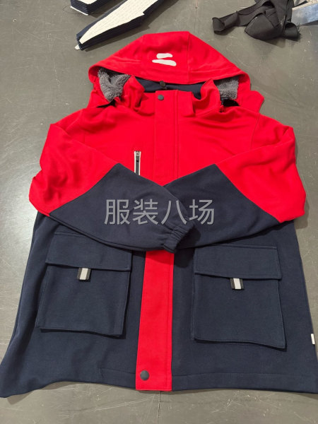 校服冲锋衣-第1张图片