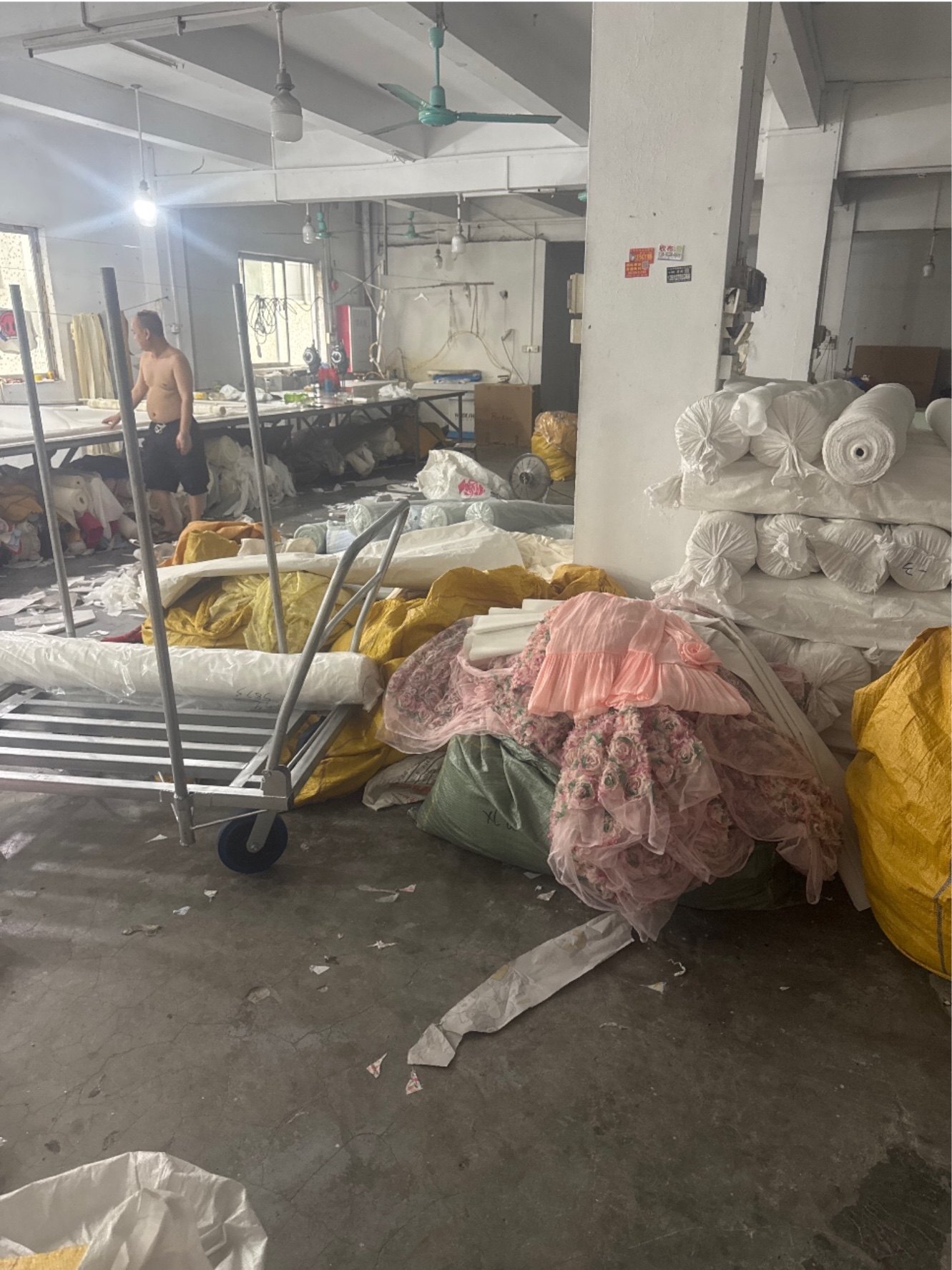 广州大量中东裙子外发