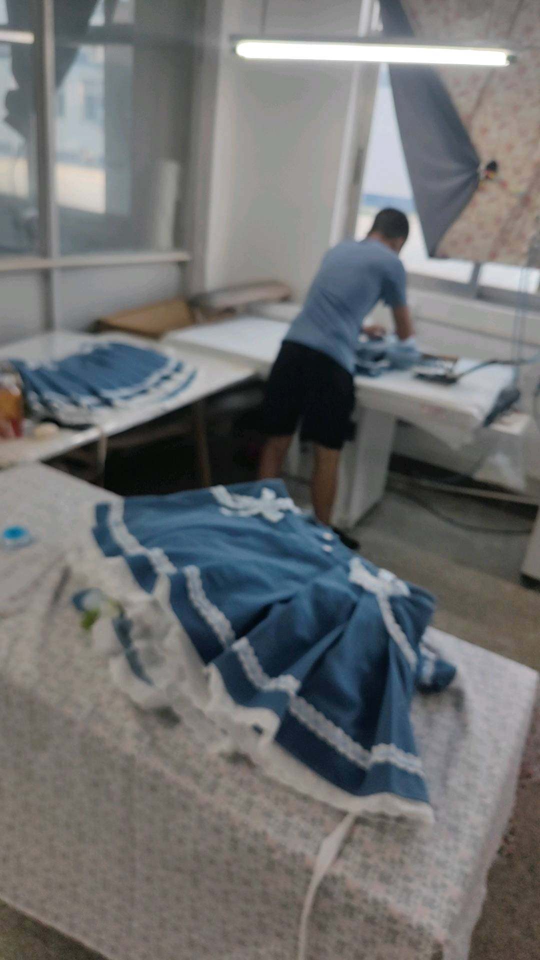 厦门工厂外发，公司产品有，服装、箱包、垫子，等产品均外发加工
