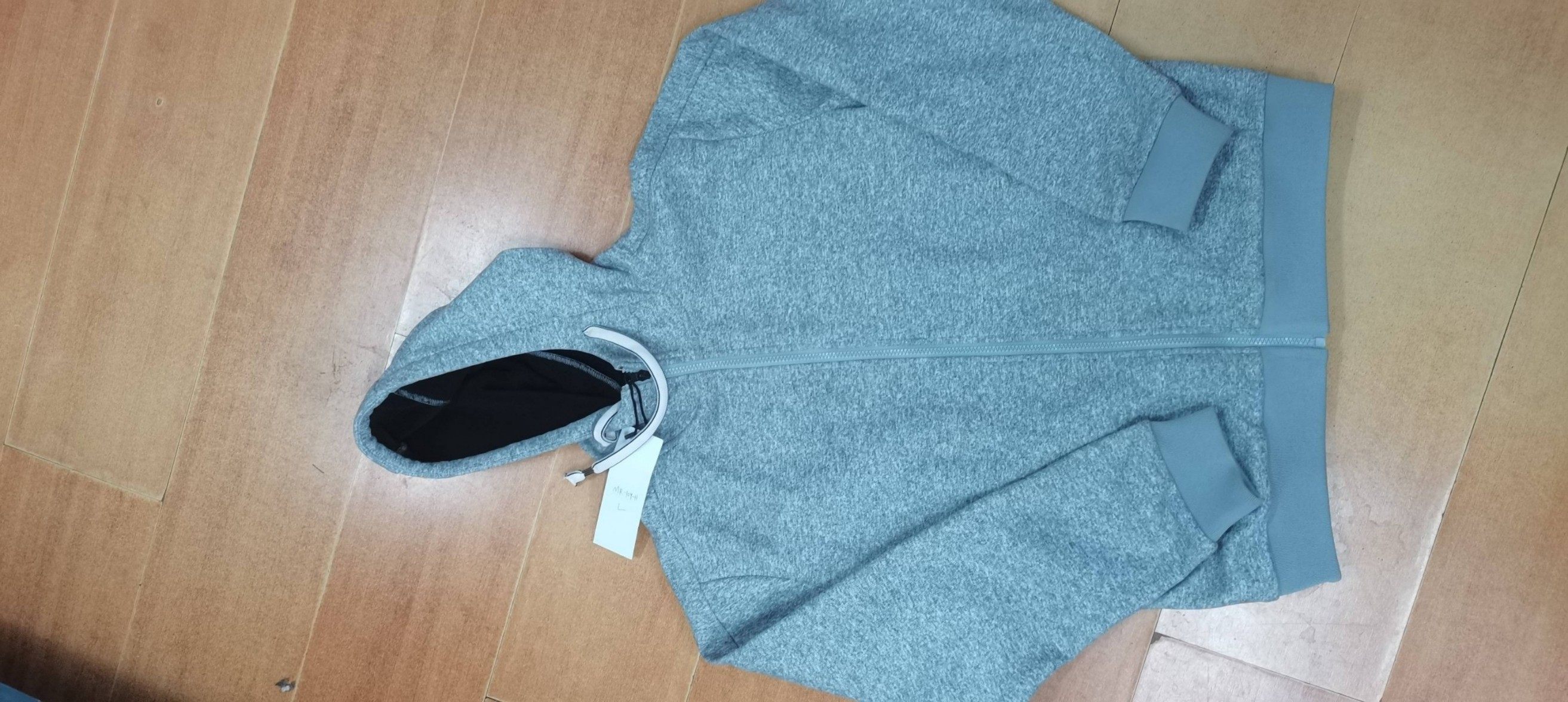 外单拉链衫能做的来，石狮本地工厂或者夫妻档