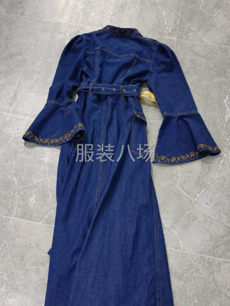 玉林半精品牛仔重工时装