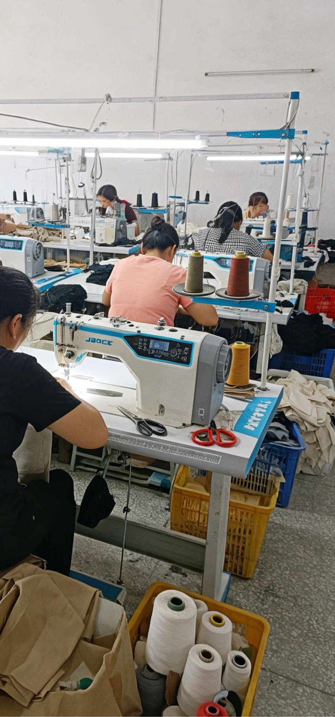 赣州主做梭织，连衣裙外套羽绒